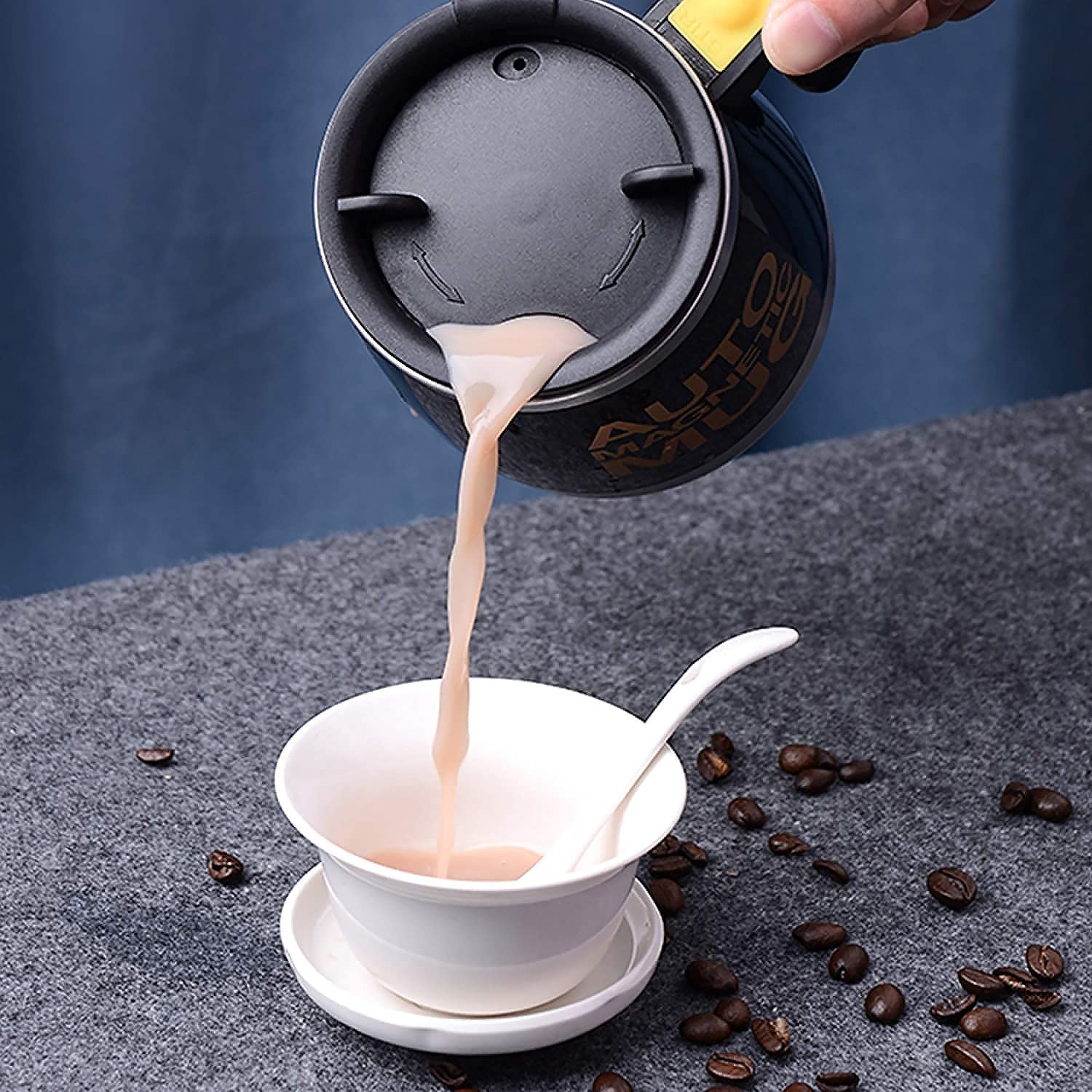 Self Stirring Mug With Lid used in all kinds of household and official places for serving drinks, coffee, any types of beverages etc. (1 Pc / 400 ML) - Discount Karo