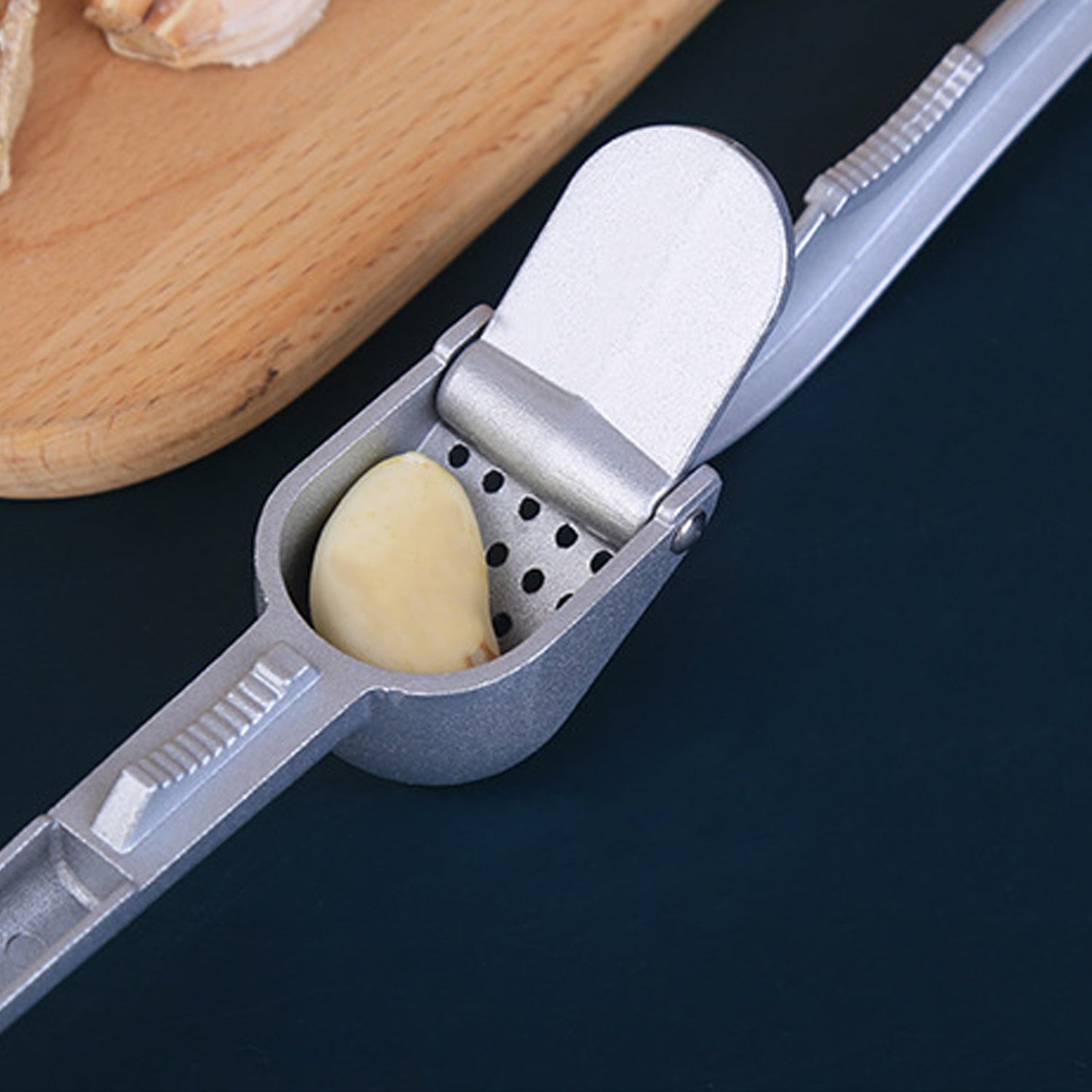 Garlic Press All Aluminum Easy to Use with Light Weight without Difficulty Cooking Baking, Kitchen Tool, Dishwaher Safe - Discount Karo