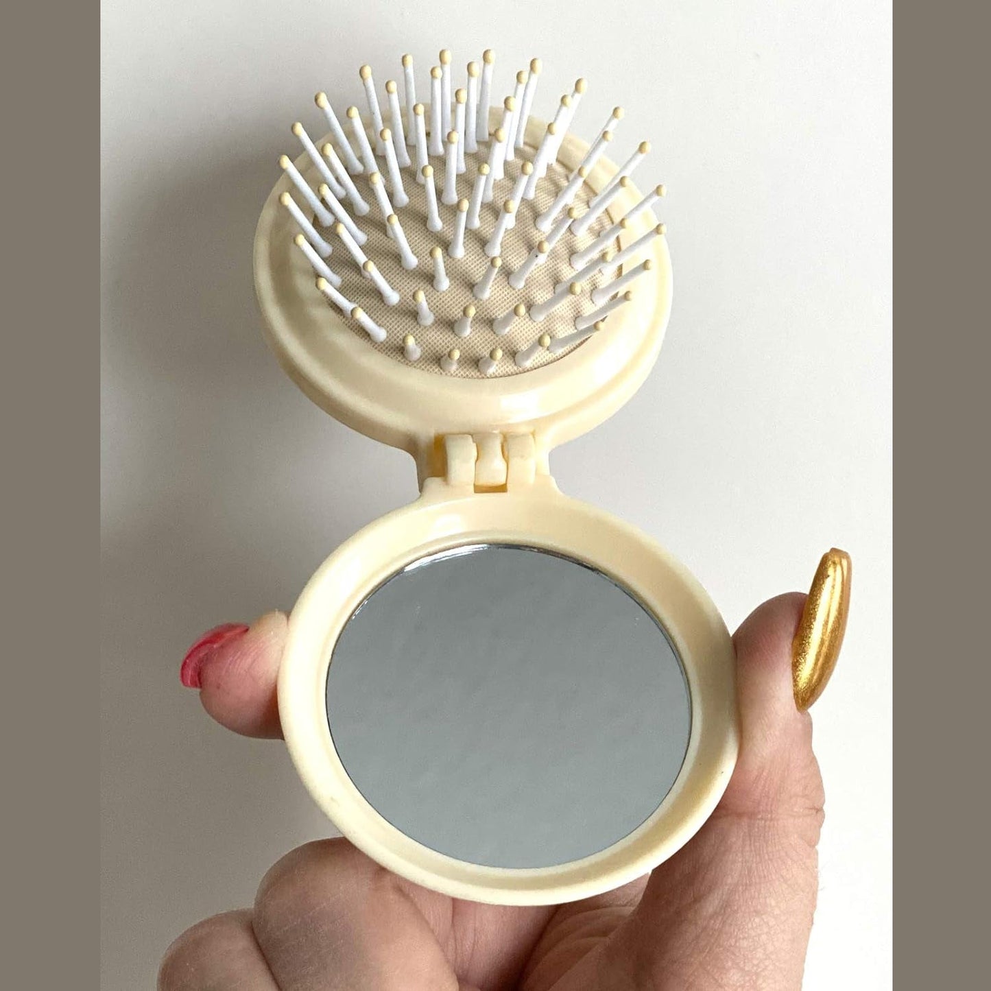 Foldable Travel Mirror Hair Brushes, 1pc Round Portable Folding Pocket Hair Brush, Mini Hair Comb Compact Travel Size, Hair Massage Comb, For Men Women And Girls - Discount Karo