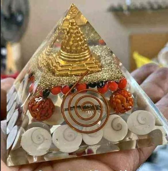 Crystal Wealth Gomati Chakra Shree Yantra Pyramid - Discount Karo