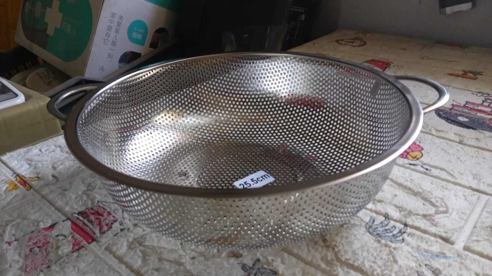 Stainless Steel Colander with Handle, Large Metal Mesh Basket Strainer for Pasta, Spaghetti, Berry, Veggies, Fruits,  Kitchen Food Colander, Dishwasher Safe (1 pc / 25.5 cm) - Discount Karo