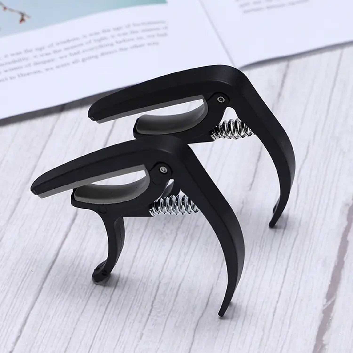 Guitar Capo with Pickup Stand, Soft Pad for Acoustic and Electric Guitar Ukulele Mandolin Banjo Guitar Accessories - Discount Karo